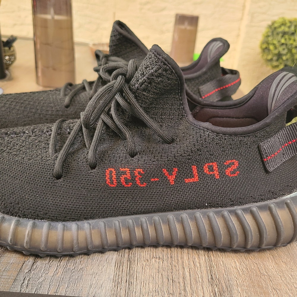 Yeezy Boost 350 V2 Bred